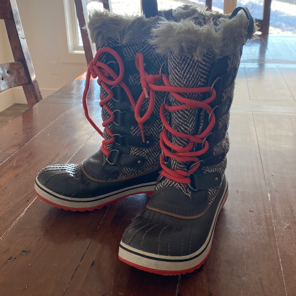 Sorel size 5